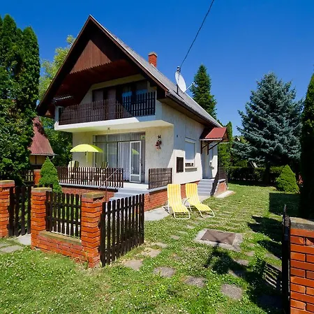 Erika Apartmanhaz Dombovar Exterior photo